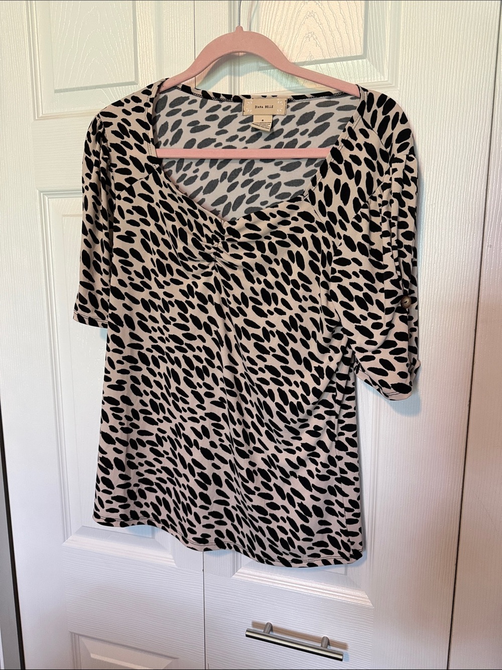 Dana-Michel Black and Cream Animal Print V-Neck Short Sleeve Top